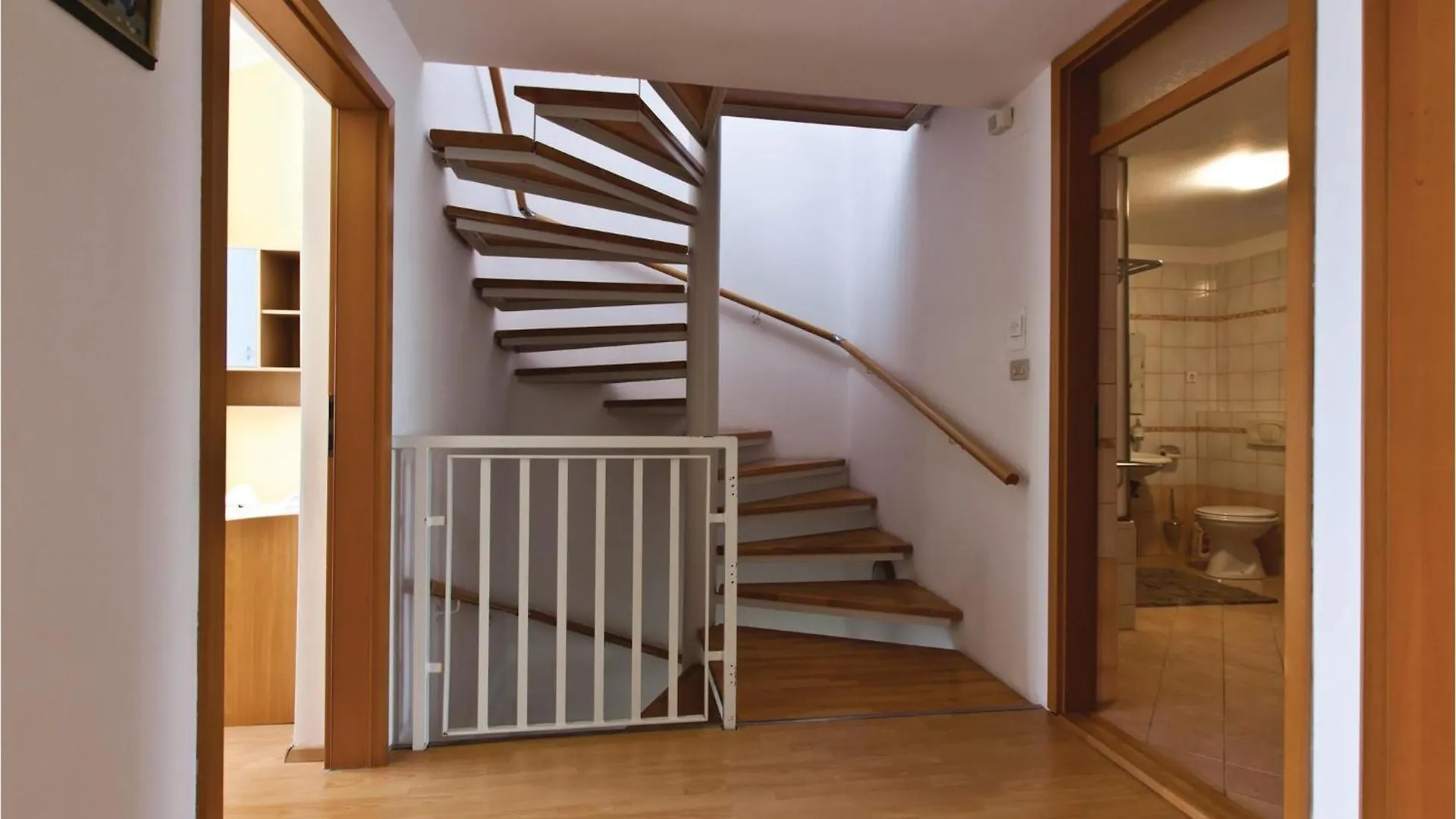 Holiday home 6 Bedroom Awesome Home In Pula Fondole Croatia