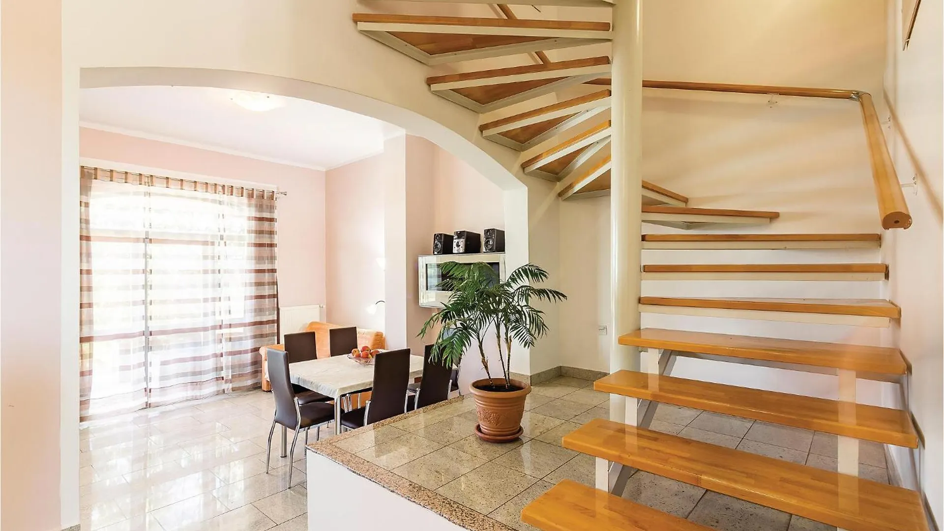 6 Bedroom Awesome Home In Pula Fondole