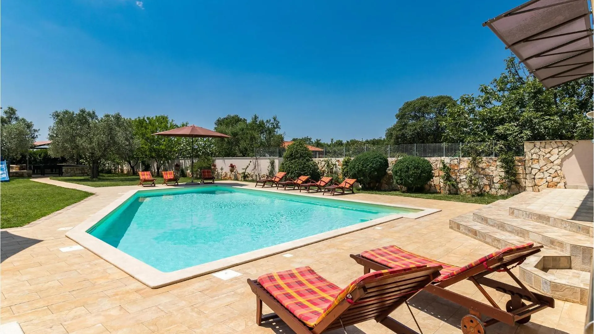 6 Bedroom Awesome Home In Pula Fondole