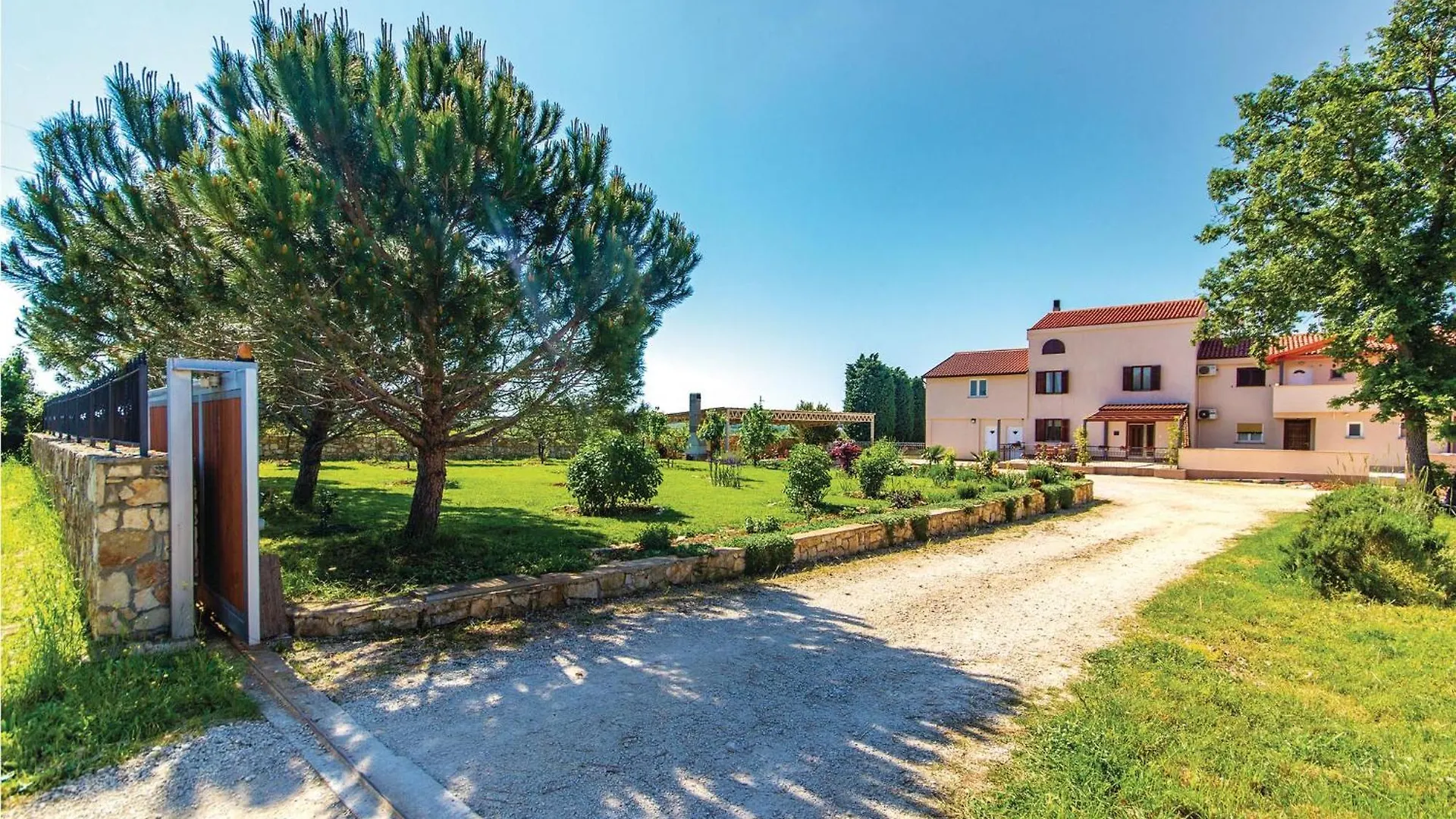 6 Bedroom Awesome Home In Pula Fondole