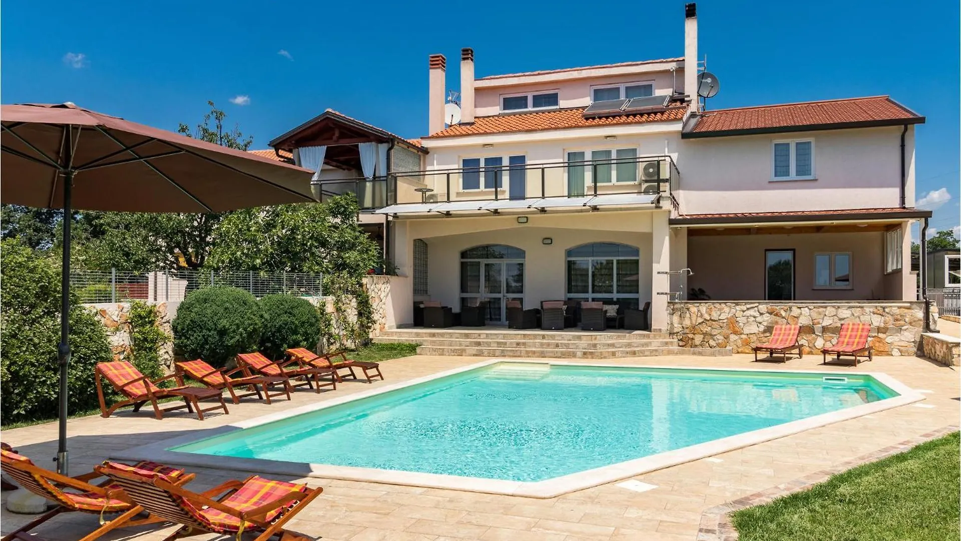 6 Bedroom Awesome Home In Pula Fondole