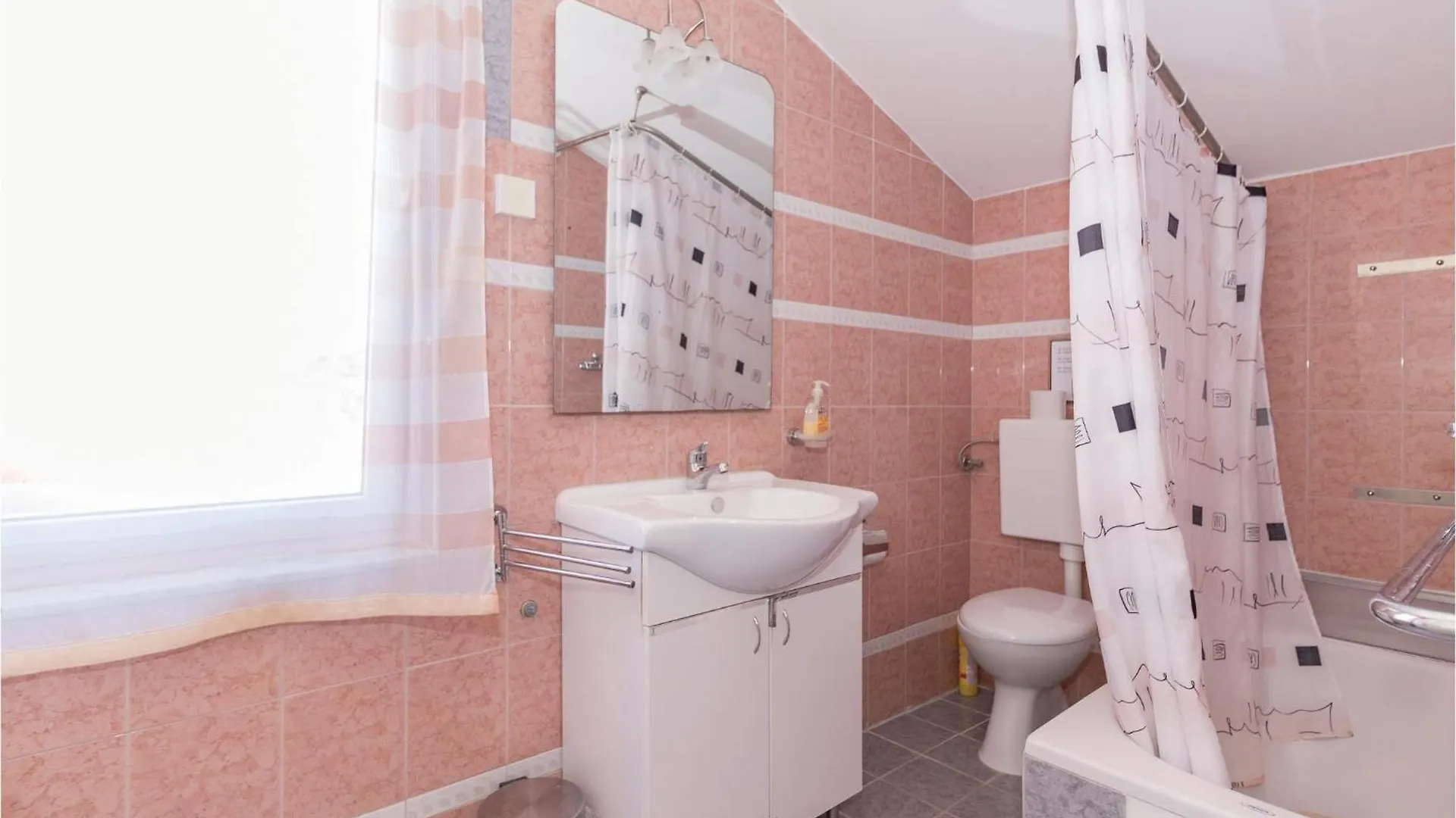 Holiday home 6 Bedroom Awesome Home In Pula Fondole Croatia